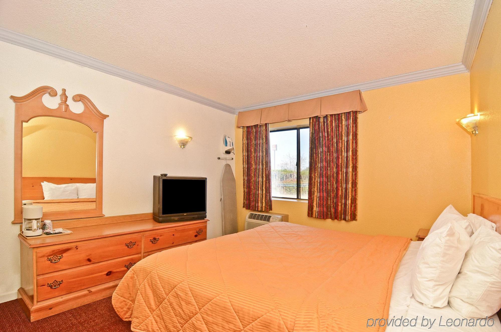 Americas Best Value Inn Stockton Room photo